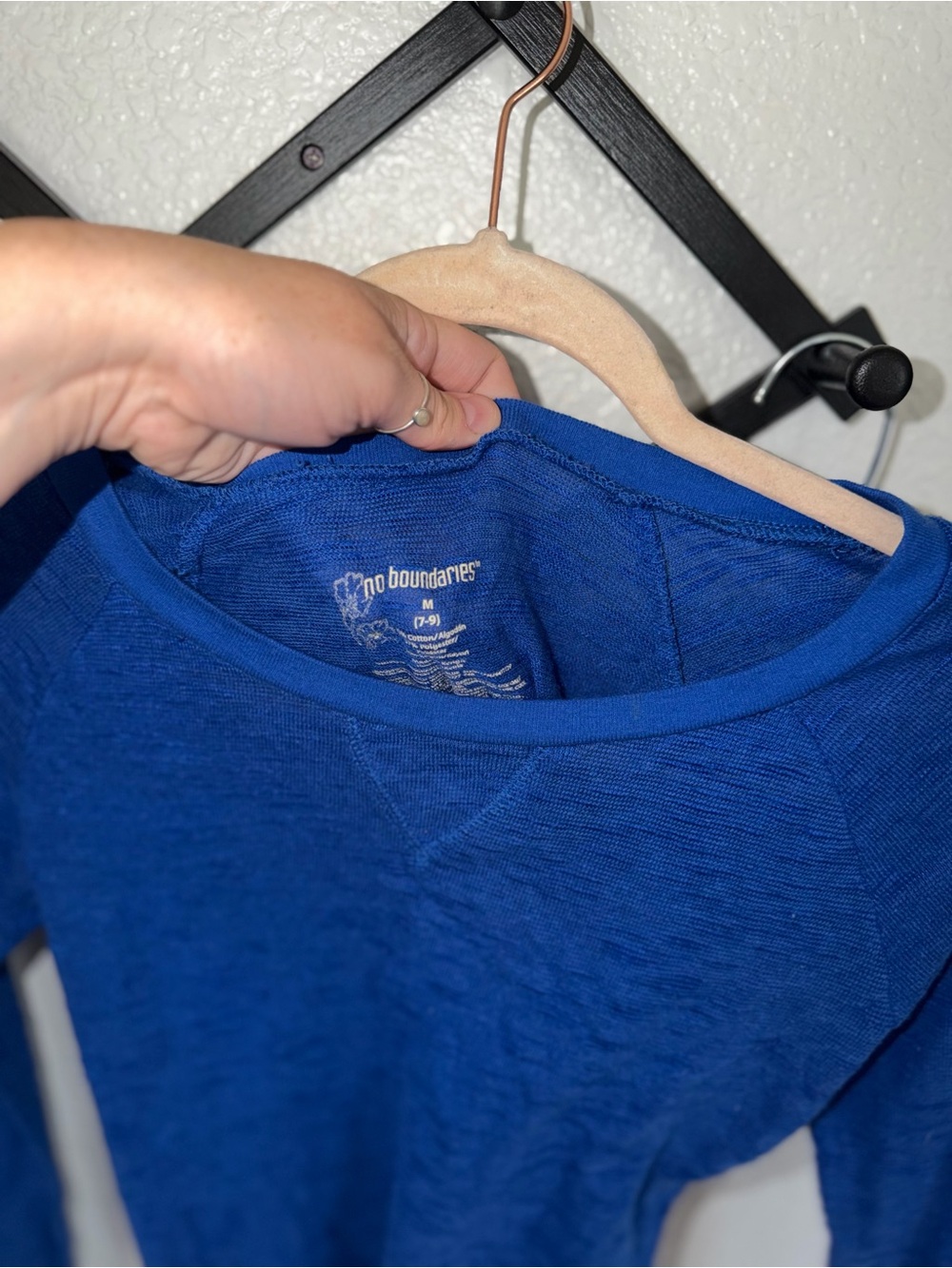 No Boundaries Womens M 7-9 Cobalt Blue Boat Neck Long Sleeve Knit Top - Picture 4 of 4